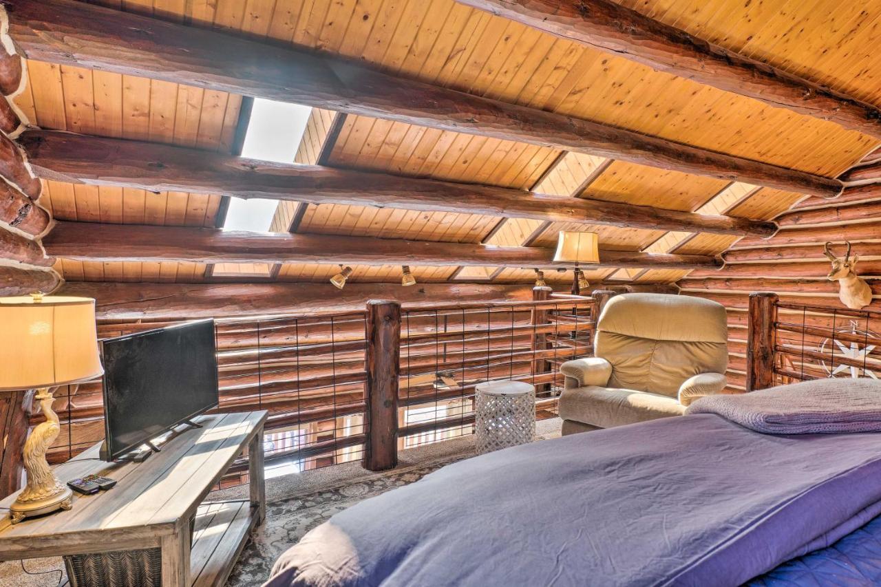 Classic Colorado Log Home With Mountain Views! Florissant Eksteriør bilde